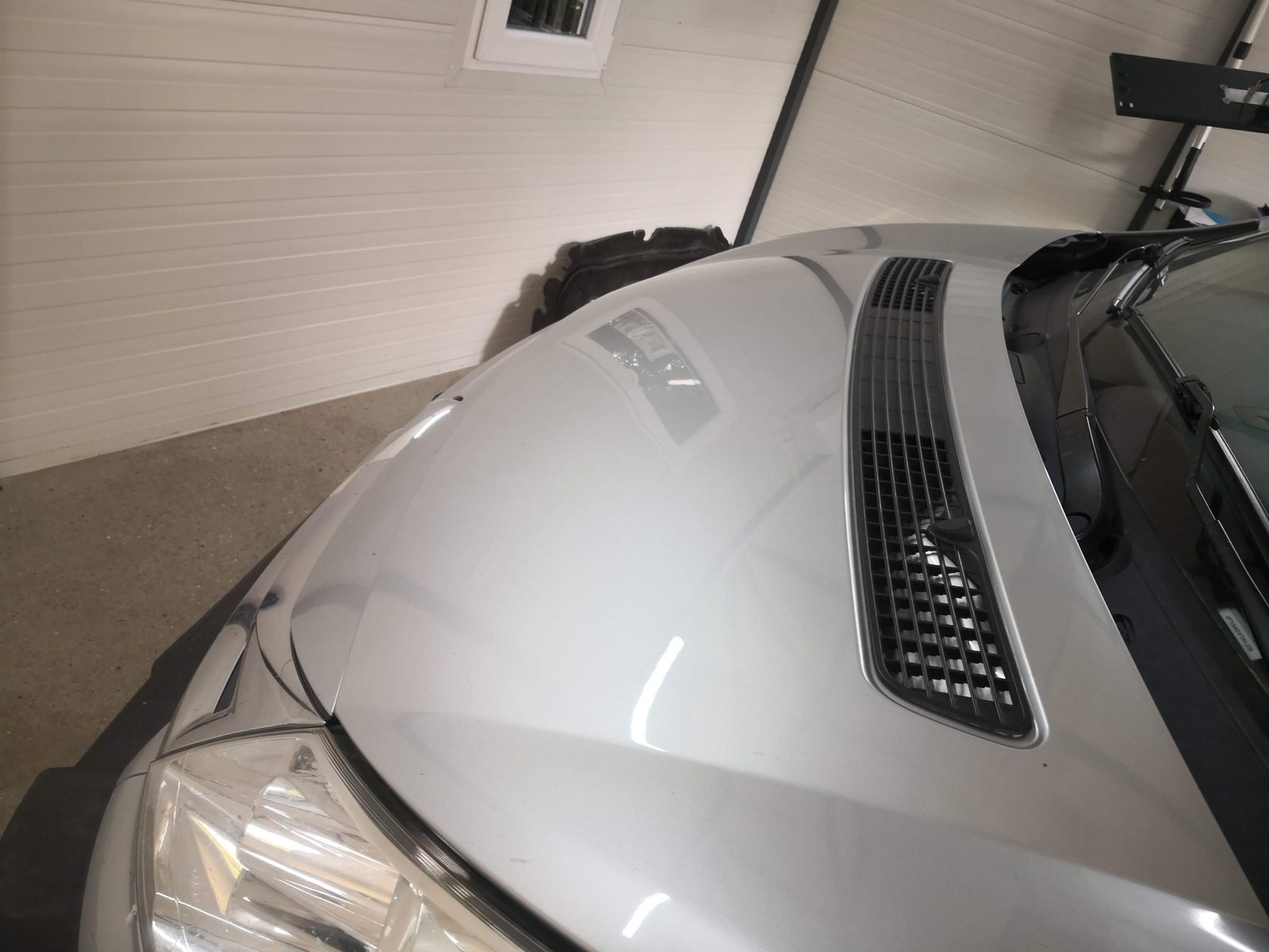 Motorháztető precíziós javítása